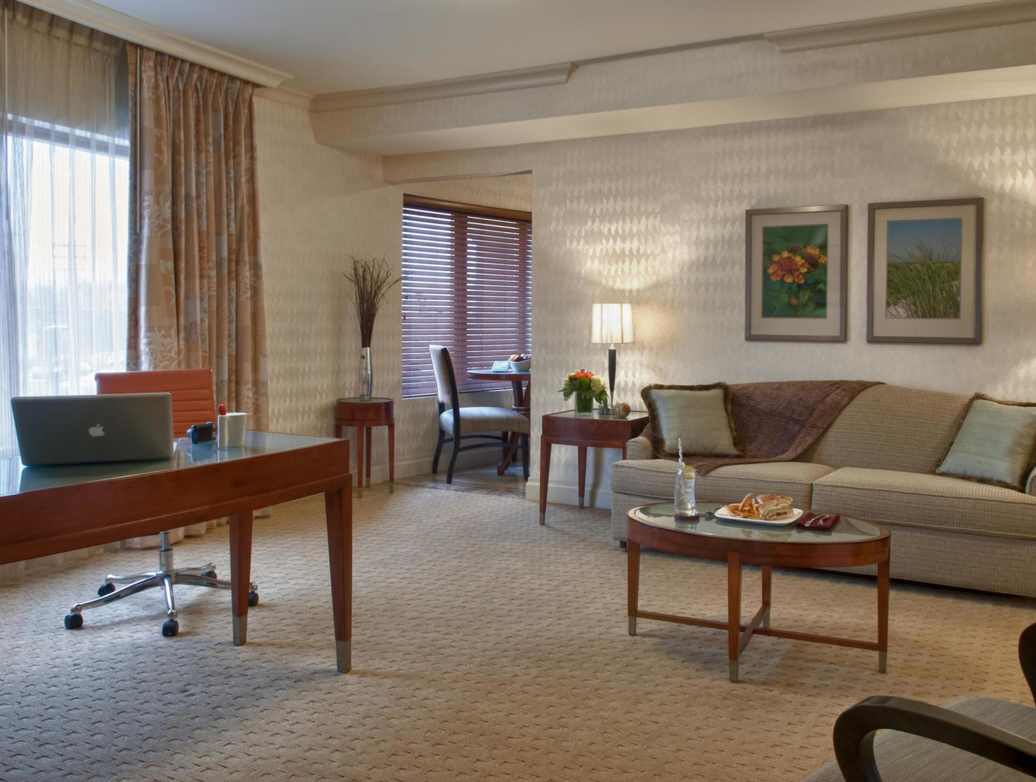 Viana Hotel And Spa, Trademark Collection By Wyndham Westbury Eksteriør billede